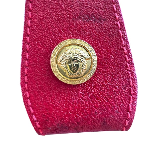 Genuine vintage GIANNI VERSACE Red Leather Key Ring Keychain Medusa 90s - Picture 1 of 10